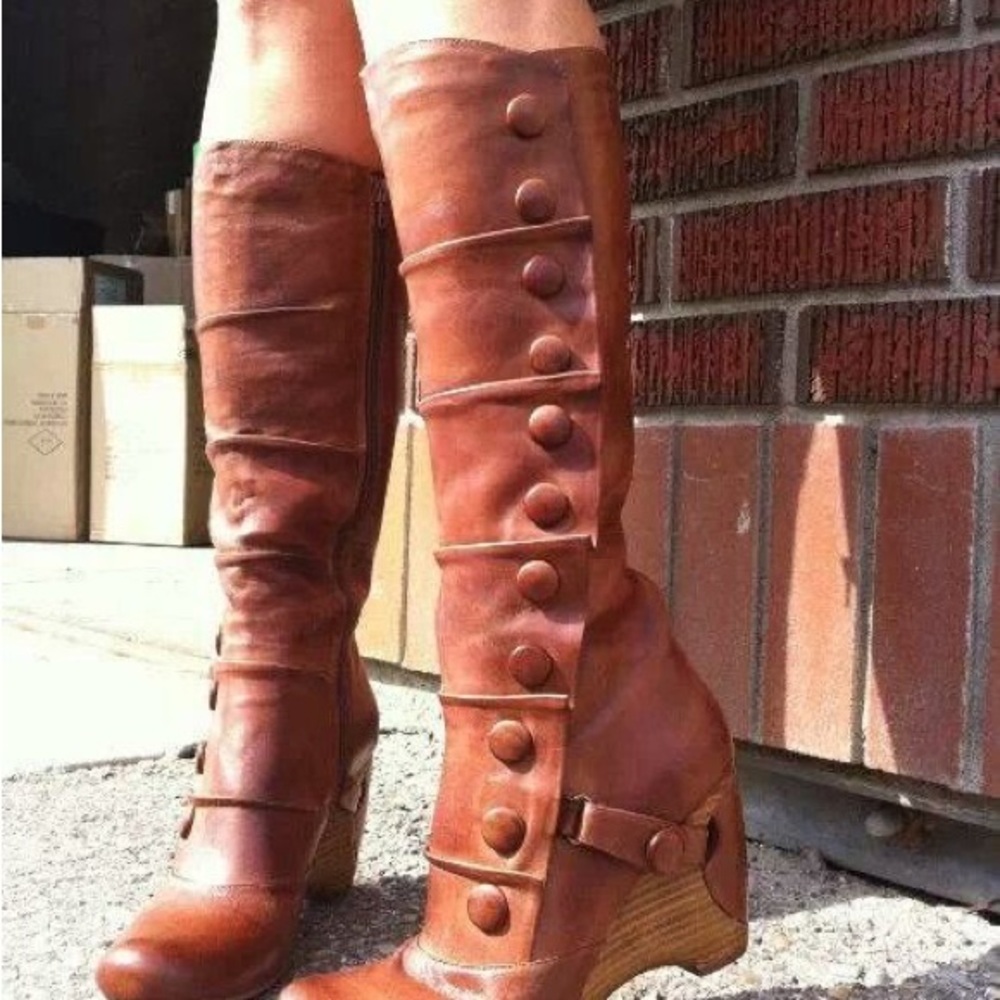 Not selling! Searching for Miz Mooz Siri Boots.